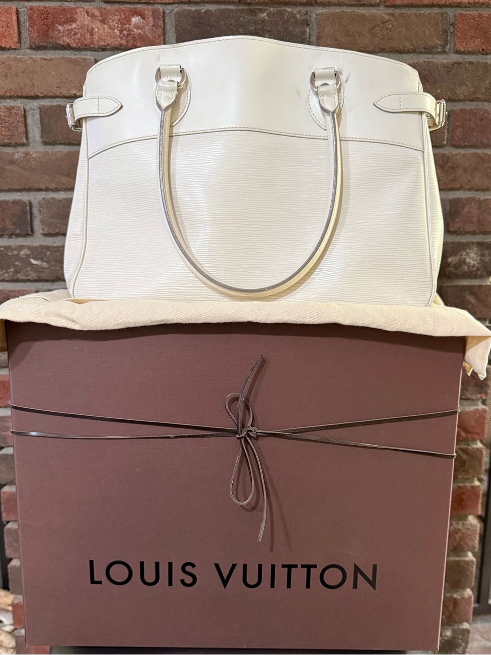 Pre-Loved & Discontinued Louis Vuitton Epi Passy PM w/Dust Bag
